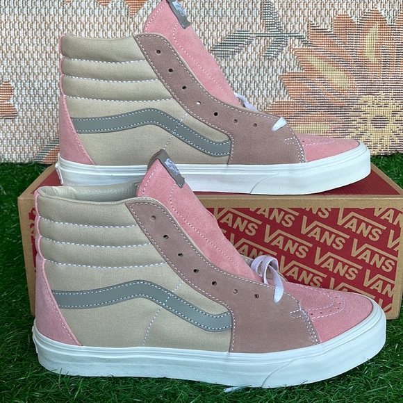 Vans WMNS Sk8-Hi
Color Block Pink/Multi
VN0A7Q5NBIY
Sneakers - Picture 2 of 16